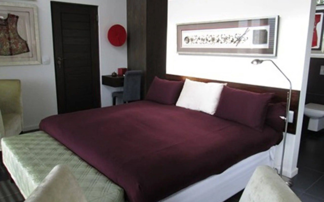Ichibi Lakeside Lodge