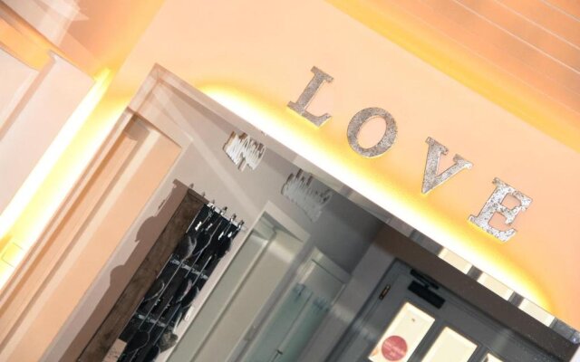 Lovely In by Lisa & Daniel