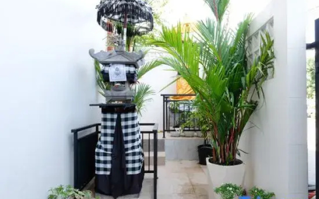Urbanview Hotel Arta Guna Casa