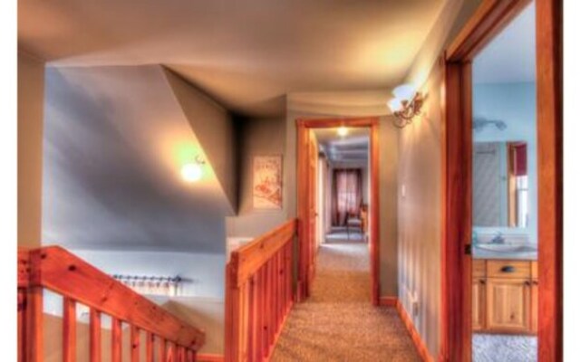 6 Bed Blue Mountain Executive Chalet with Hot Tub 157