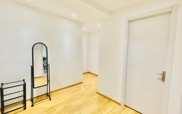 2 Bedroom Apartment on Chavchavadze Ave