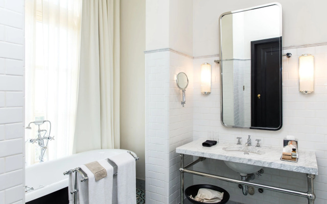 American Trade Hotel