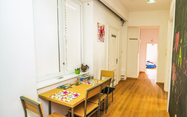 Modern Room for 4- Artistic Guesthouse-main Street