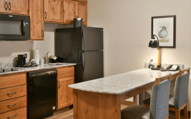GrandStay Hotel & Suites