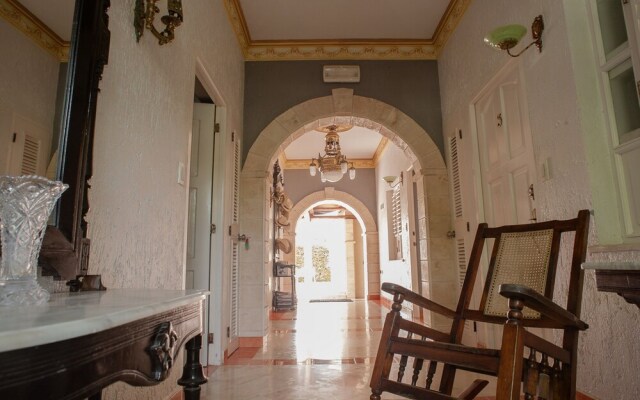Great Colonial House