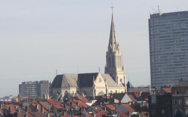 - - - - - Au Sixième Ciel - - - - -