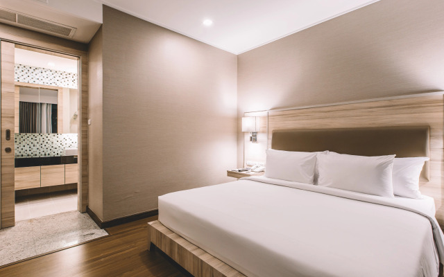 Adelphi Suites Bangkok