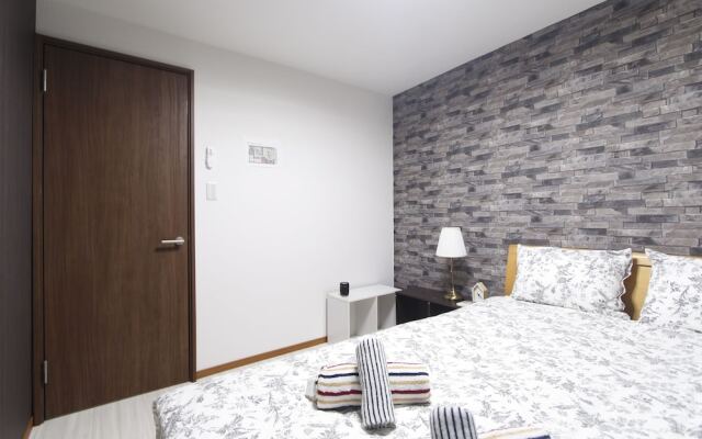 Ko's Apartment, Tatsumi West Station