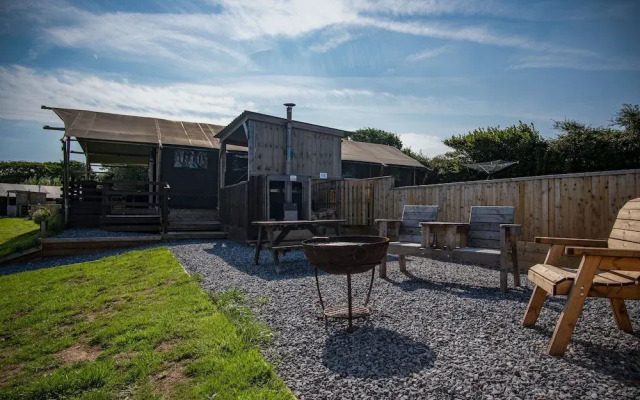 Three Cliffs Glamping Tent - Llangennith