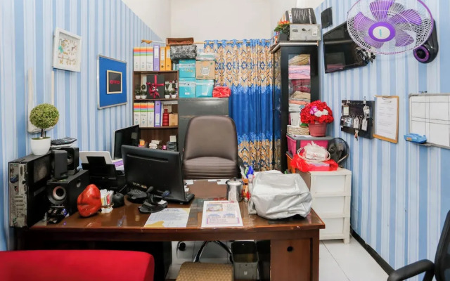 Super OYO Capital O  Deroyal Sentra Timur