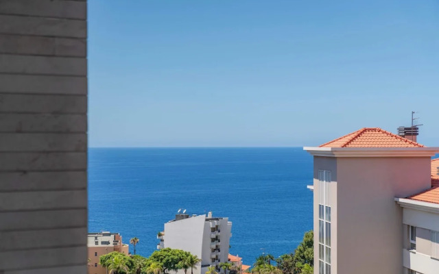 Apartment With Pool, Ajuda IV
