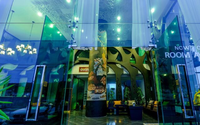 Raha Grand Hotel