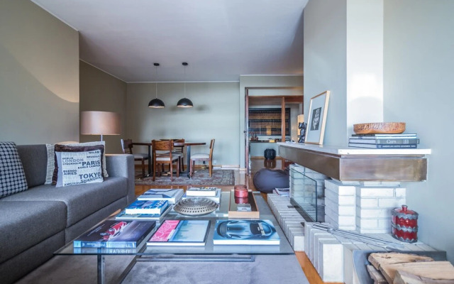 DAHome - Collector's Luxurious Apartment