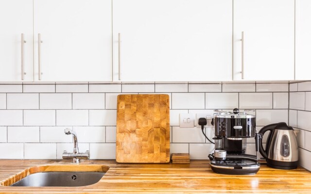 Bright and Spacious Notting Hill Nest