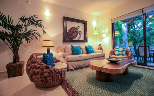 Condo Beach club Yoga Pools by Olahola
