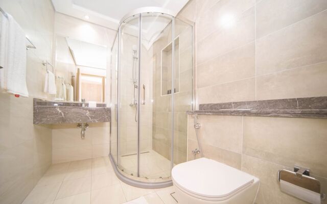 Business Bay 1BR Canal View Rooftop Pool - 360 vacation