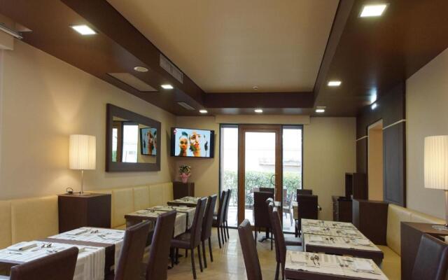 Hotel Clarin 14 by Dori