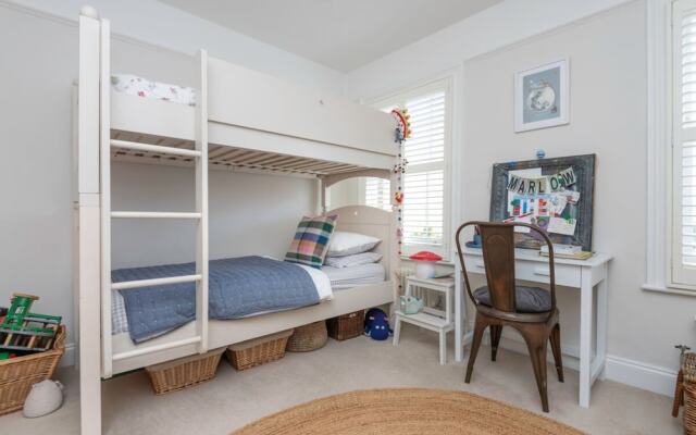 3-bedroom Home in Richmond - Ideal Family Living
