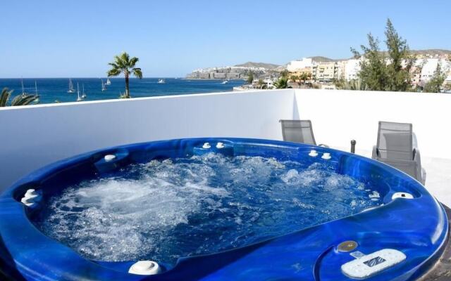Pura Vida Beach Suites