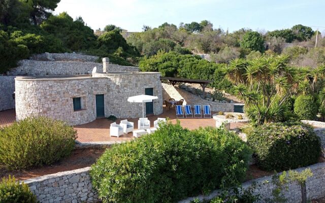 Villa Agapanto - Trullo Anthos con Vista Mare e Giardino Privato