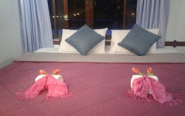 Khao Lak Traveller Lodge