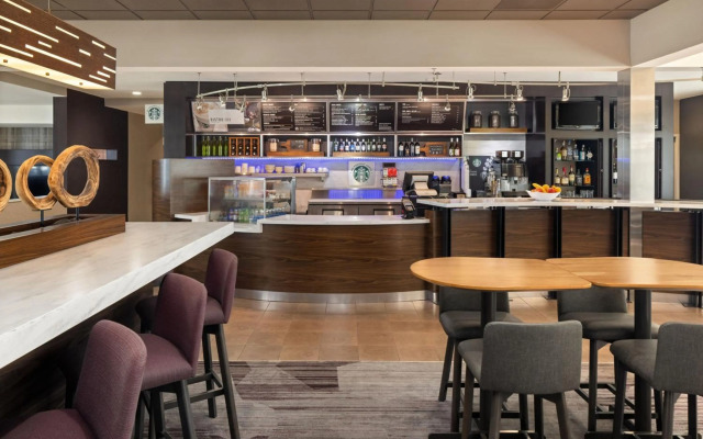 Courtyard Chicago Waukegan Gurnee