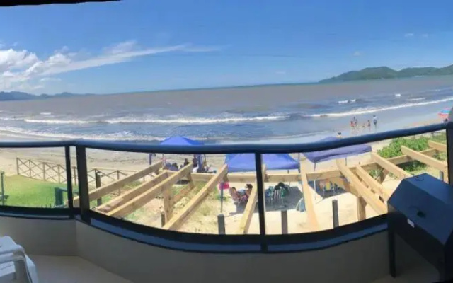 Apartamento Beira Mar Em Balneário Perequê