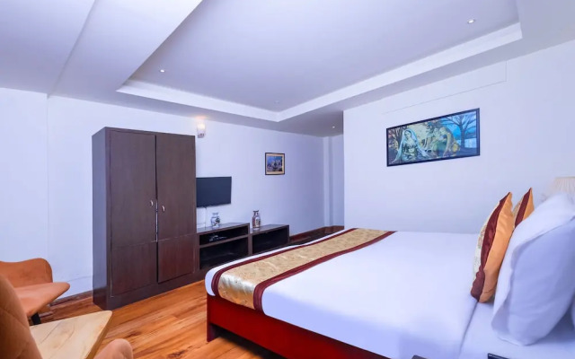 Sumitel Sanderling 500 meters from Mall Road