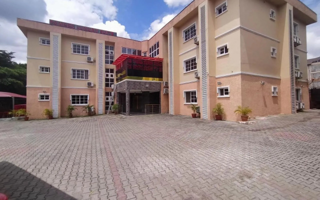 Pameec Luxury Suites Utako