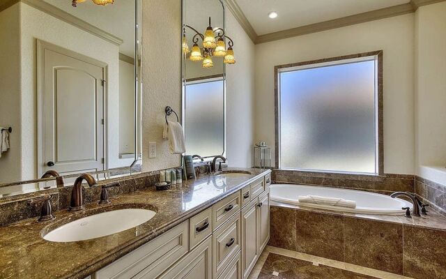 Casa de Palms by RedAwning