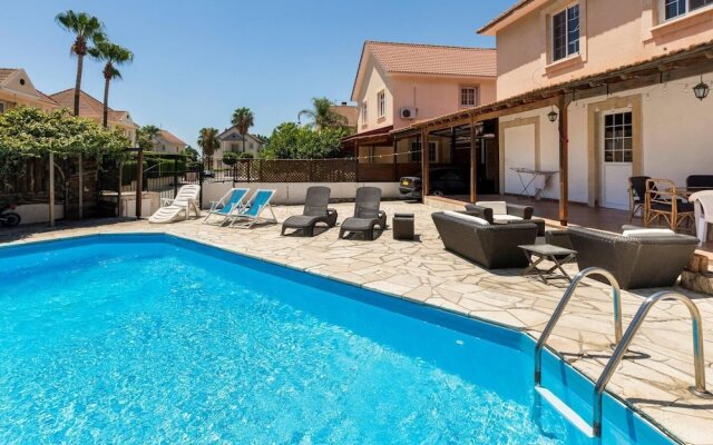 4 Bedroom Villa With Private Pool Near Beach