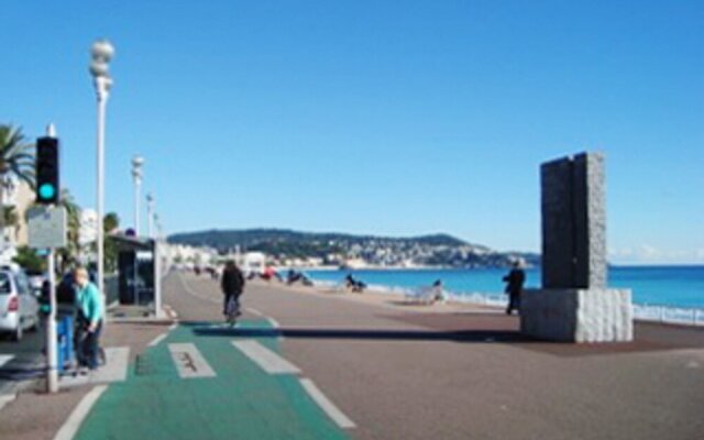 Sunny, 1-bedroom Studio Apartment in Nice With Wifi 200 Metres From th