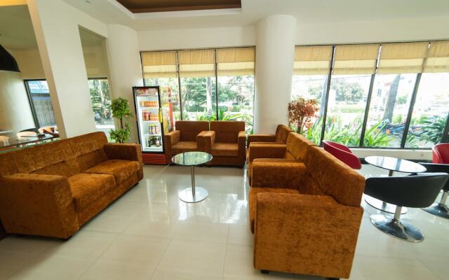 Airy Ratu Indah Ratulangi 17 Makassar