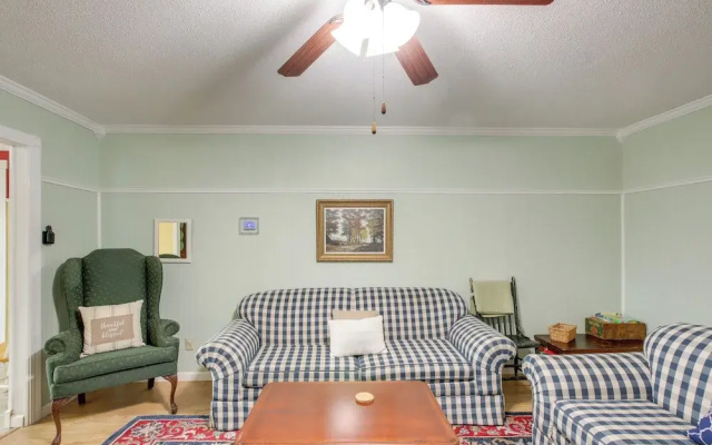 Walk to Nauvoo Temple: Remodeled Family Apartment