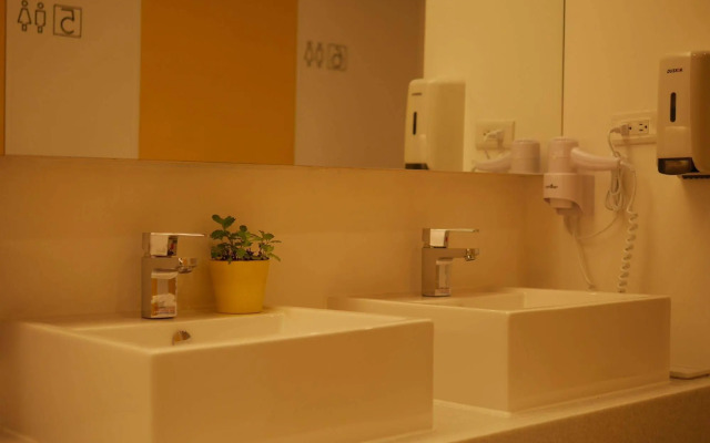 Bouti City Capsule Inn - Hostel