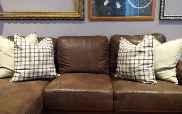 Smart 3BR balconies in historical Gothic - MACCA