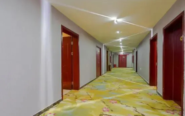 Xinzheng Marriott Business Hotel (Shuanghu Avenue Subway Station)