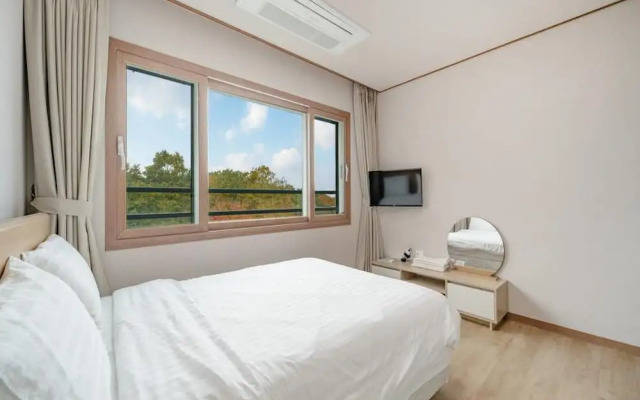 Jeju Gwaneumsa Ganeun gil Pension