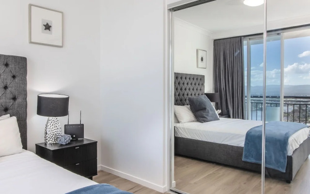 Towers of Chevron - Private Apartments