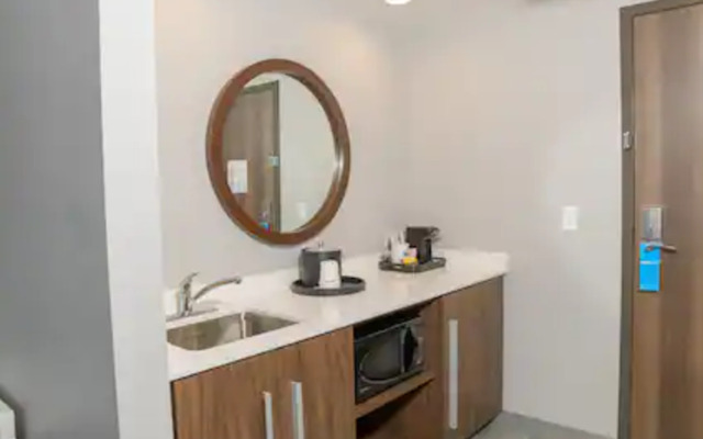 Hampton Inn & Suites Erie Bayfront