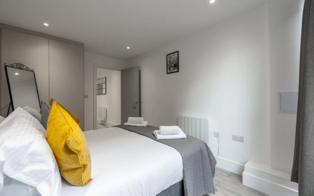 Remarkable 2-bed Apartment in Camberley