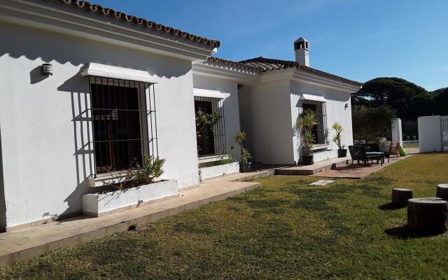 Villa With 4 Bedrooms in Roche, With Pool Access, Furnished Garden and