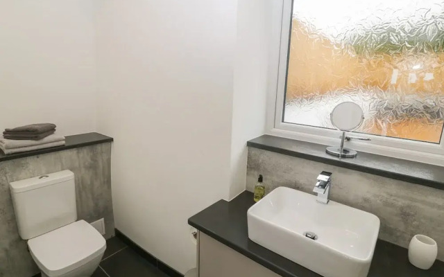 Tyddyn Sianel - Derw