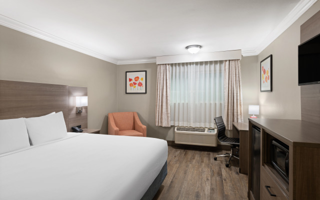 Solara Inn and Suites