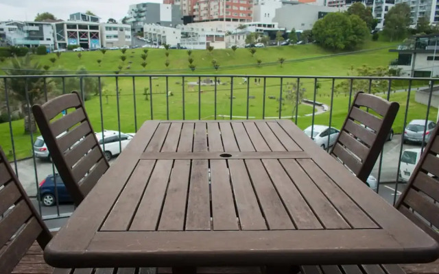 Sunny 3 Bedroom Townhouse Central With Park Views