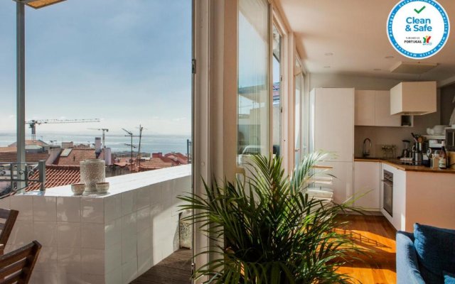 Amazing Rooftop Terrace With River And Historic City View 4 Bedrooms 4 bathrooms AC 19th Century Building Chiado