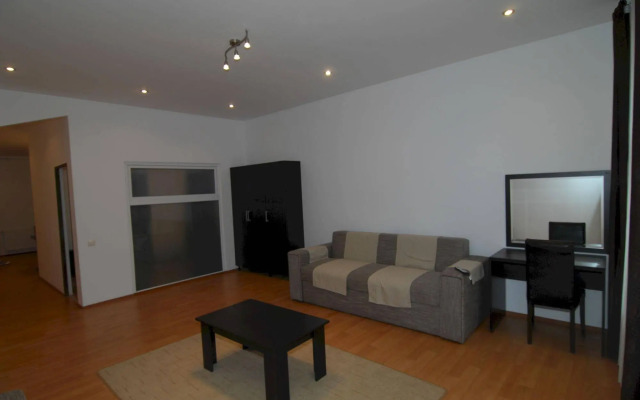 Main Square Apartments & More