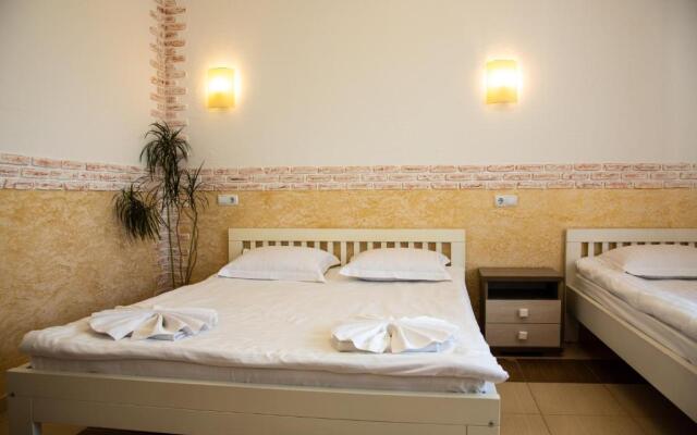 Hotel-Restaurant Complex Trio