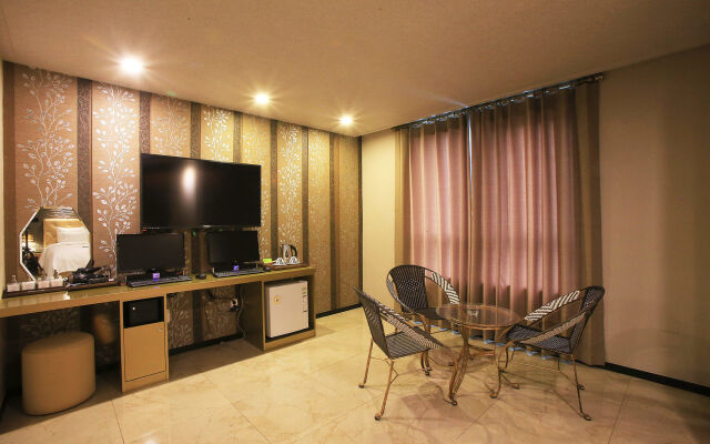 Urban Hotel & Golf