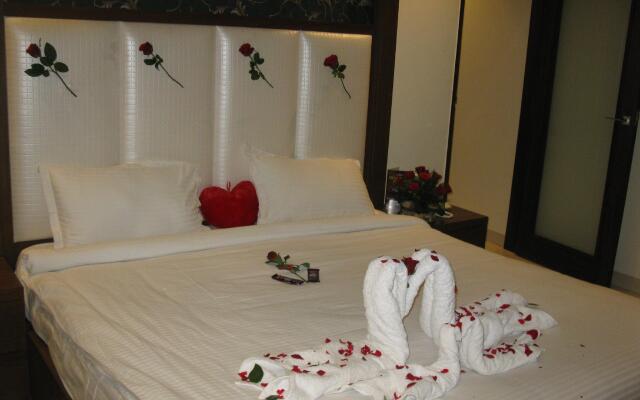 Pavna Palace Hotel